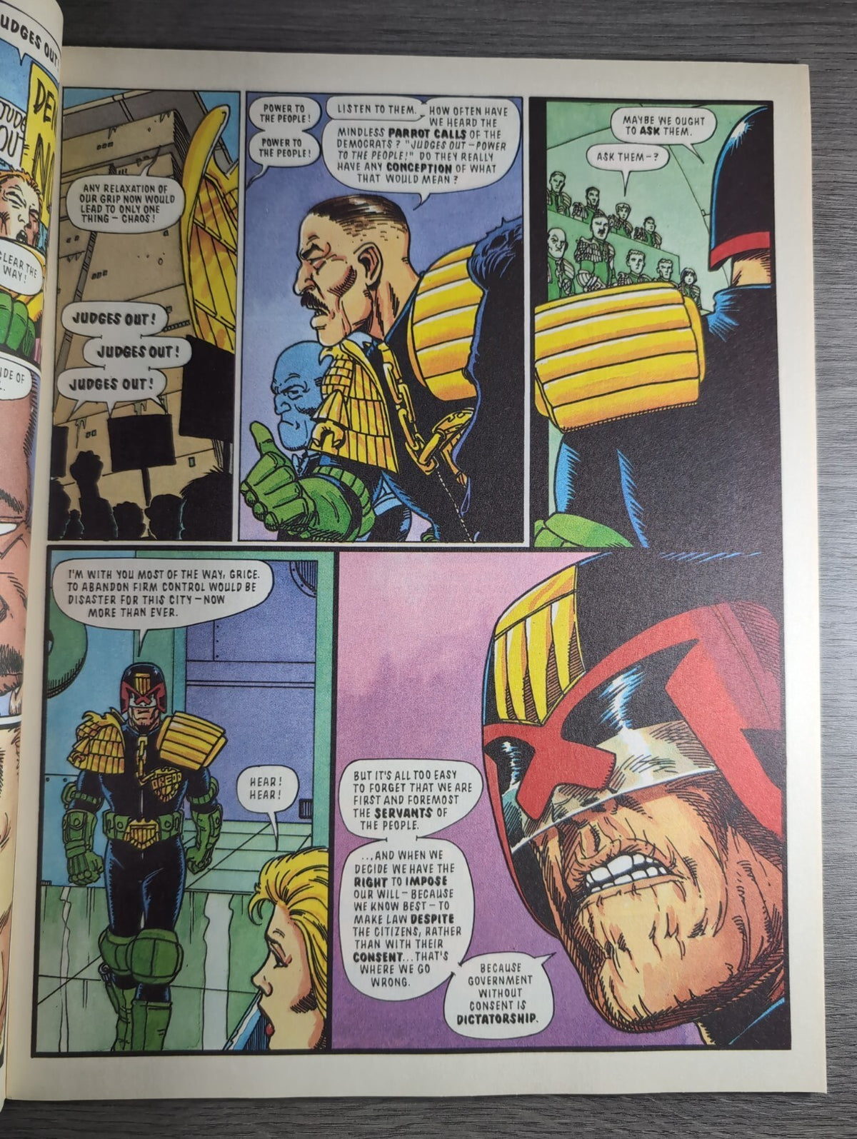 2000AD Prog 706 Featuring Judge Dredd Comic 24th Nov 1990 Vintage Retro Comic