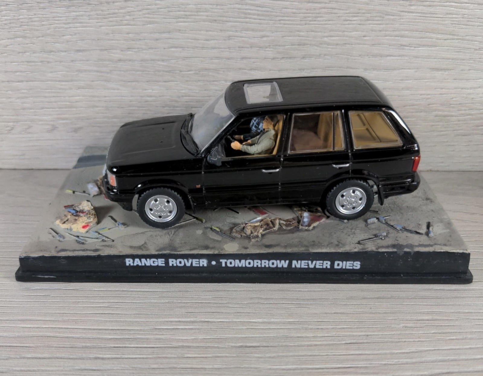 Eaglemoss James Bond 007 Range Rover Tomorrow Never Dies Diecast Car 1:43 Scale