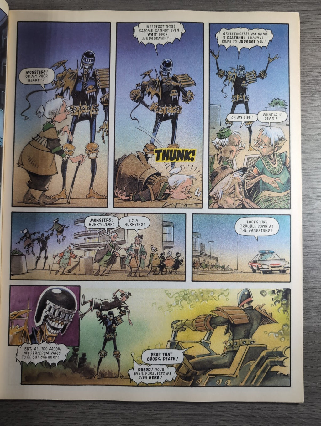 2000AD Prog 902 Featuring Judge Dredd Comic 26th Aug 1994 Vintage Retro Comic