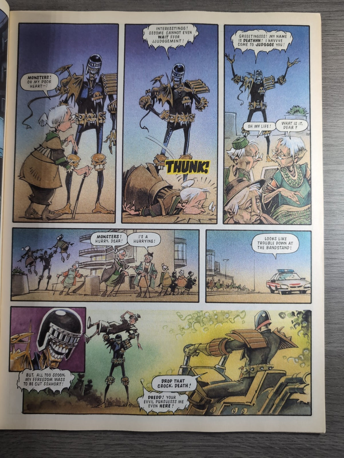 2000AD Prog 902 Featuring Judge Dredd Comic 26th Aug 1994 Vintage Retro Comic