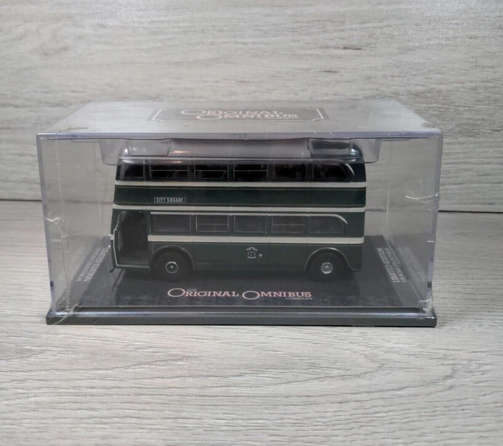 Corgi Original Omnibus Company AEC Q Bus Leeds City OM45708 Diecast 1:76 Scale