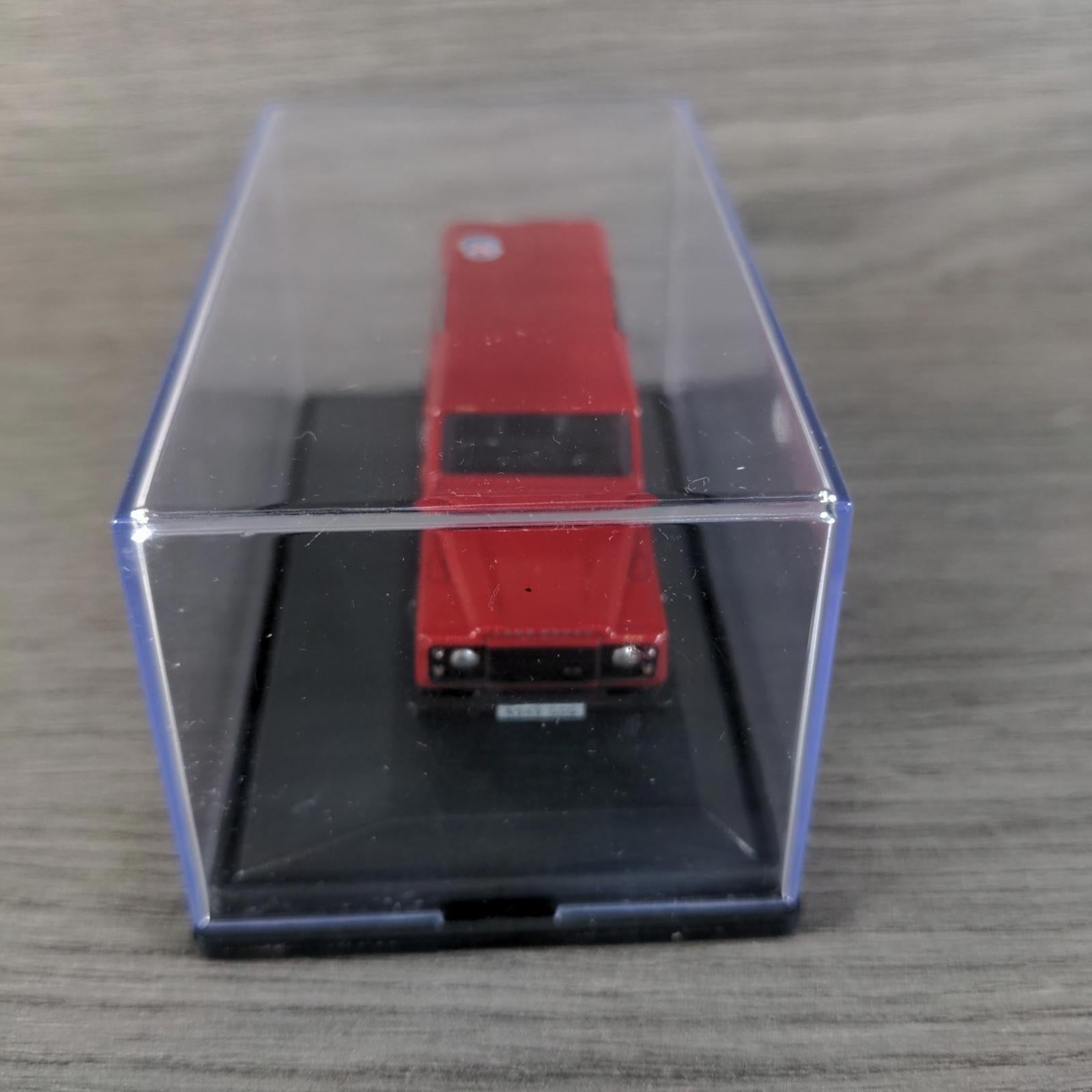 Oxford Commercials Royal Mail Land Rover Defender 1:76 Scale Die-Cast Model