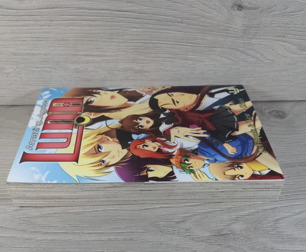 Amazing Agent Luna Vol. 11 by Nunzio DeFilippis  Manga Paperback Book 2015 - Retrorama UK