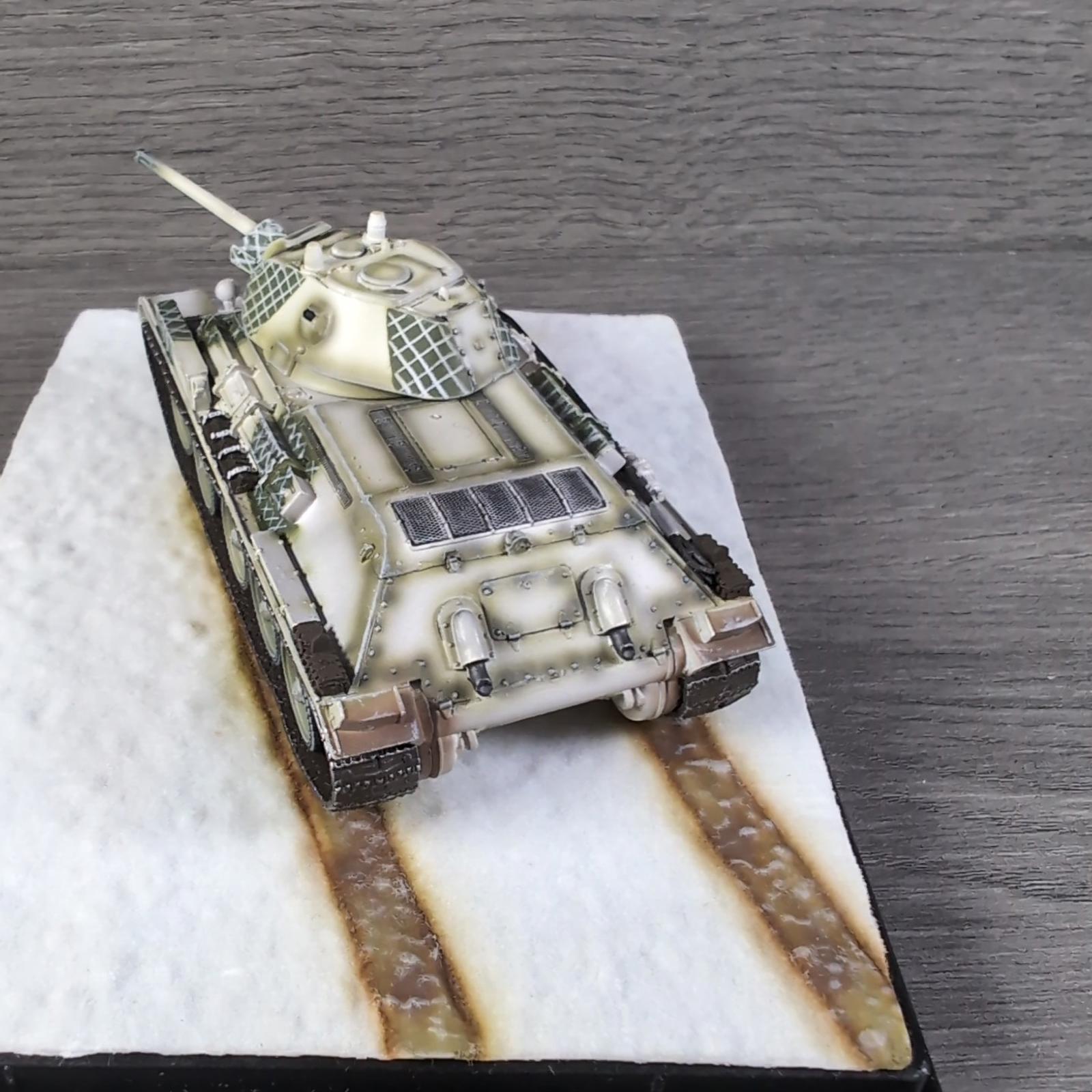 Dragon Armor T-34/76 MOD.1941 1st Guards Tank Brigade Moscow 1942 1:762 Scale