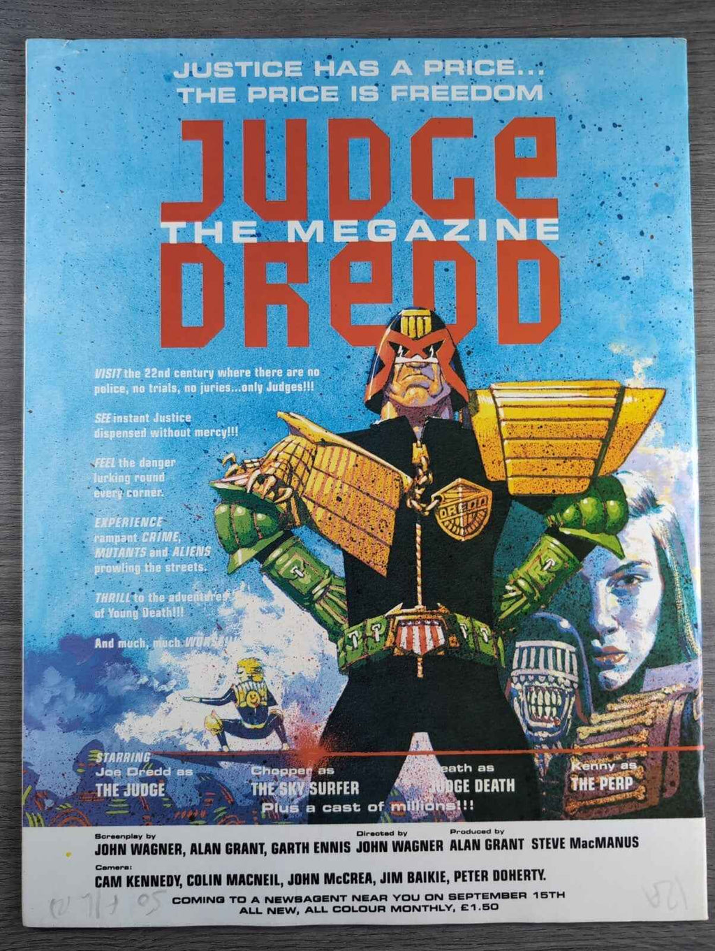 2000AD Prog 695 Featuring Judge Dredd Comic 8th Sept 1990 Vintage Retro Comic