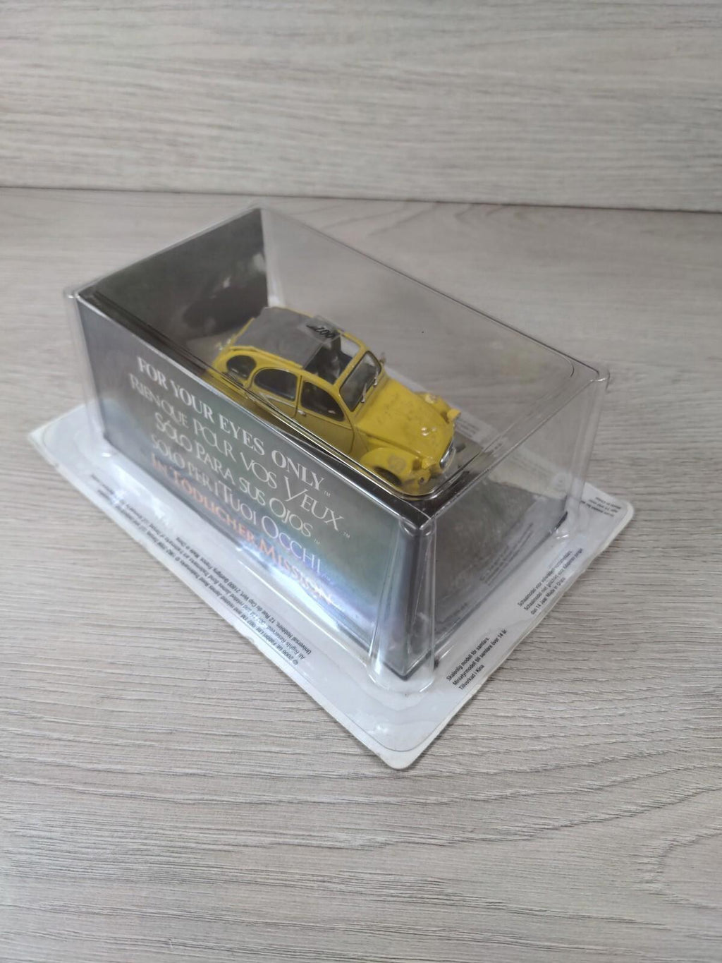 Eaglemoss James Bond 007 Citroen 2CV Diecast Car 1:43 Scale + Magazine #5