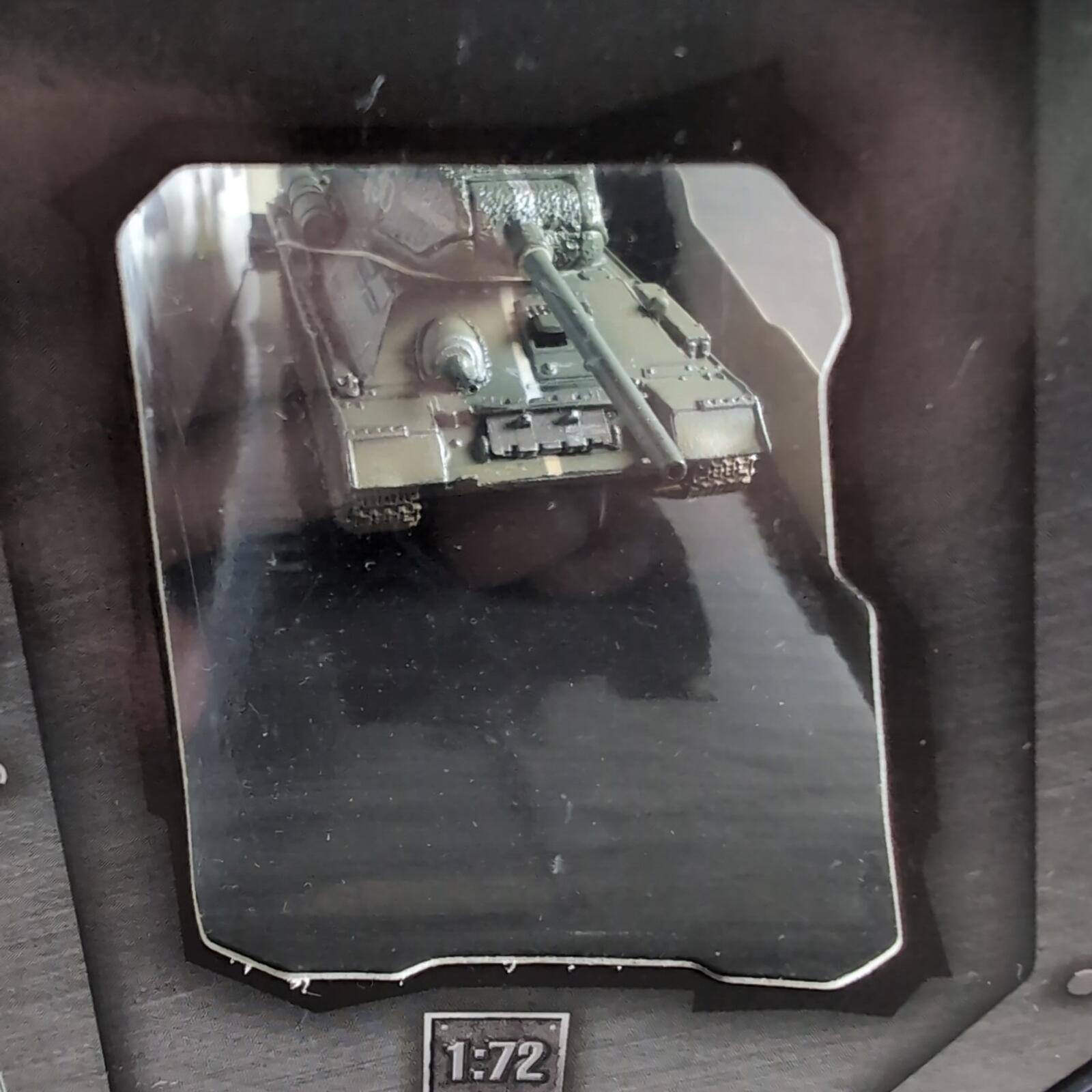 Forces Of Valour Russian T-34/85 Diecast 1:72 Scale Model 85018