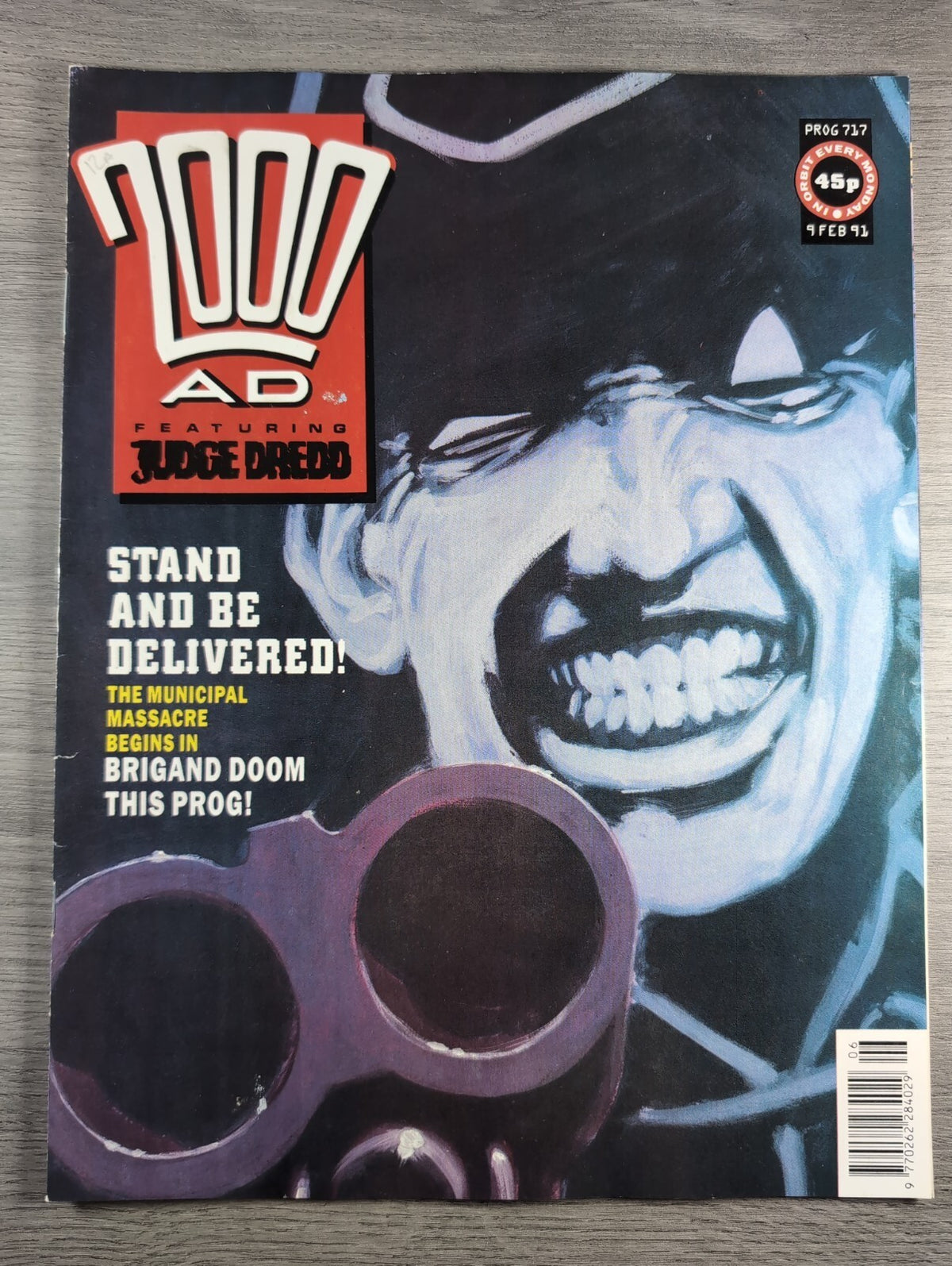 2000AD Prog 717 Featuring Judge Dredd Comic 9th Feb 1991 Vintage Retro Comic