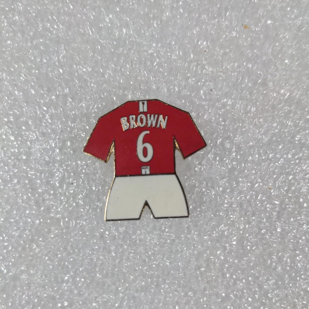 Manchester United Football Club Brown No6 Shirt Enamel Pin Badge - Retrorama UK