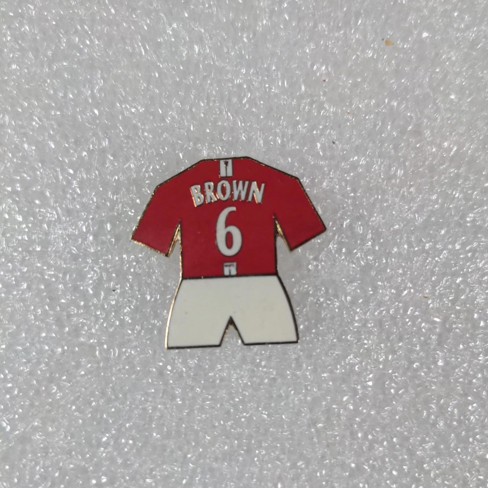 Manchester United Football Club Brown No6 Shirt Enamel Pin Badge - Retrorama UK
