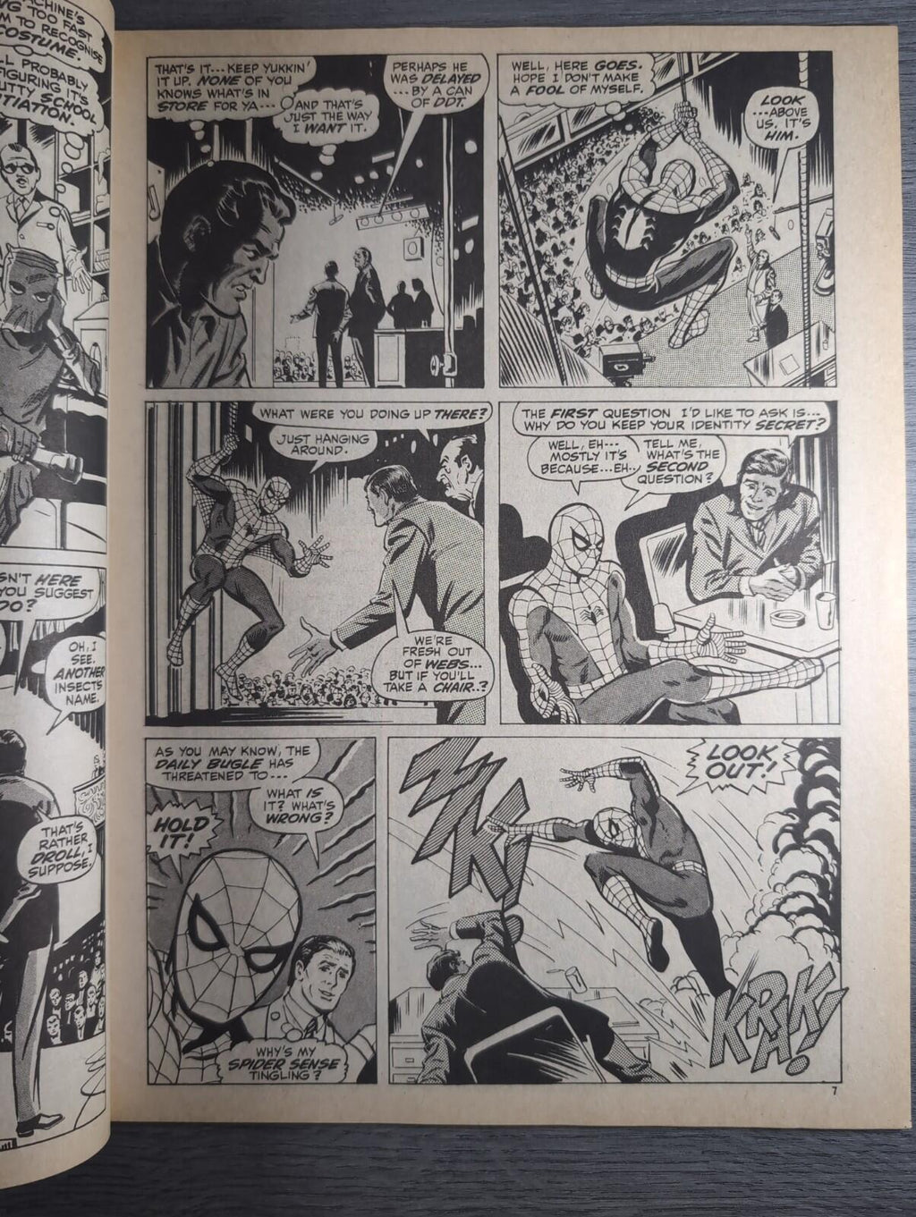 Spider-Man Comics Weekly No 102 Marvel Comics UK 25th January 1975 Vintage Comic