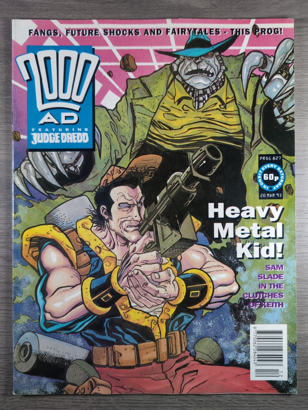 2000AD Prog 827 Featuring Judge Dredd Comic 20th March 1993 Vintage Retro Comic