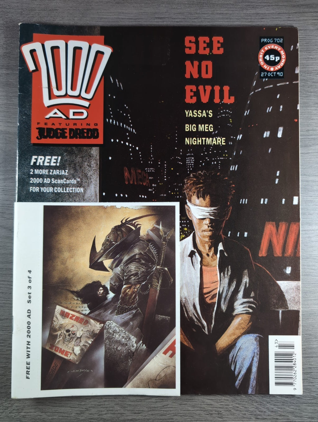 2000AD Prog 702 Featuring Judge Dredd Comic 27th Oct 1990  Vintage Retro Comic