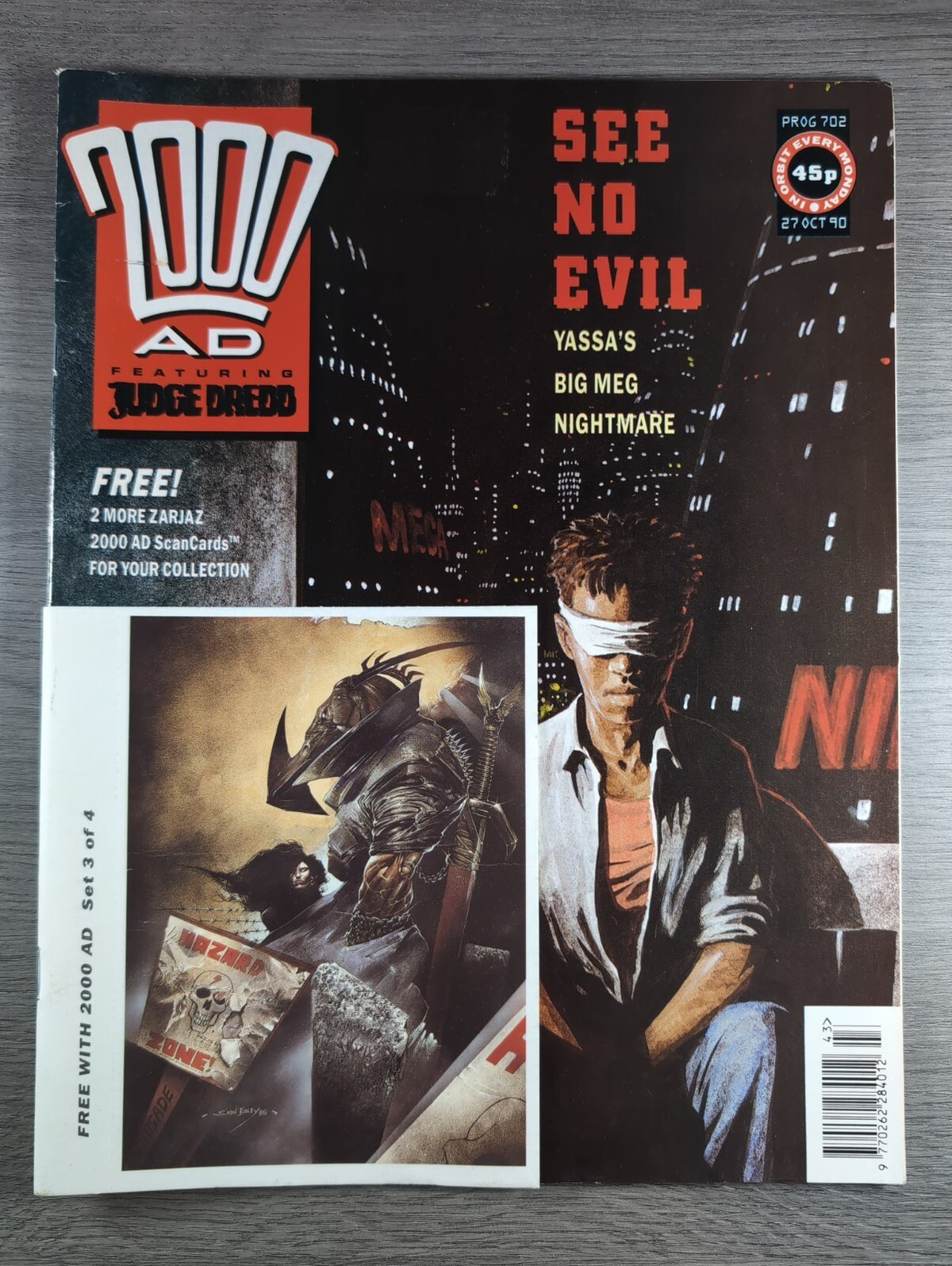 2000AD Prog 702 Featuring Judge Dredd Comic 27th Oct 1990  Vintage Retro Comic