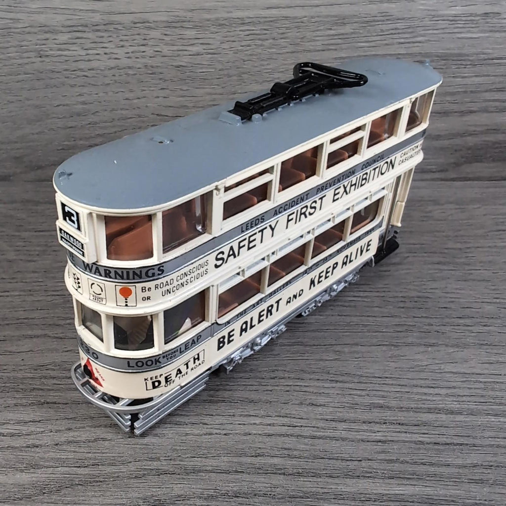 Exclusive First Editions EFE 13405 Leeds Tram Road Safety Diecast Model 1:76