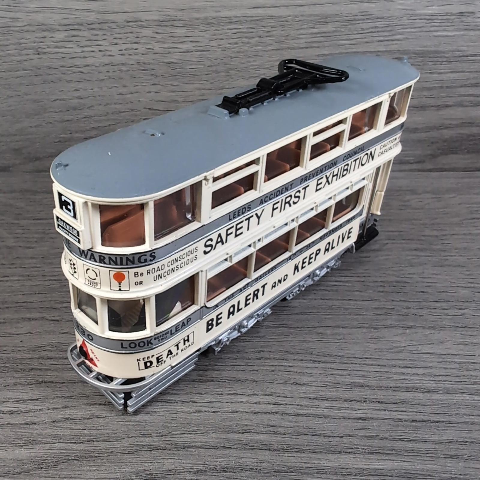 Exclusive First Editions EFE 13405 Leeds Tram Road Safety Diecast Model 1:76