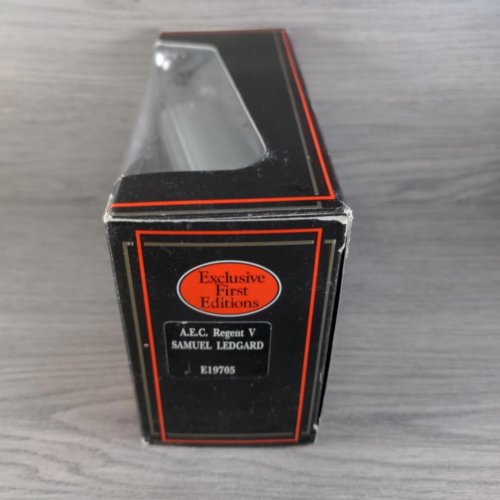 Exclusive First Editions AEC Regent V Samuel Ledgard E19705 1:76 Diecast Model