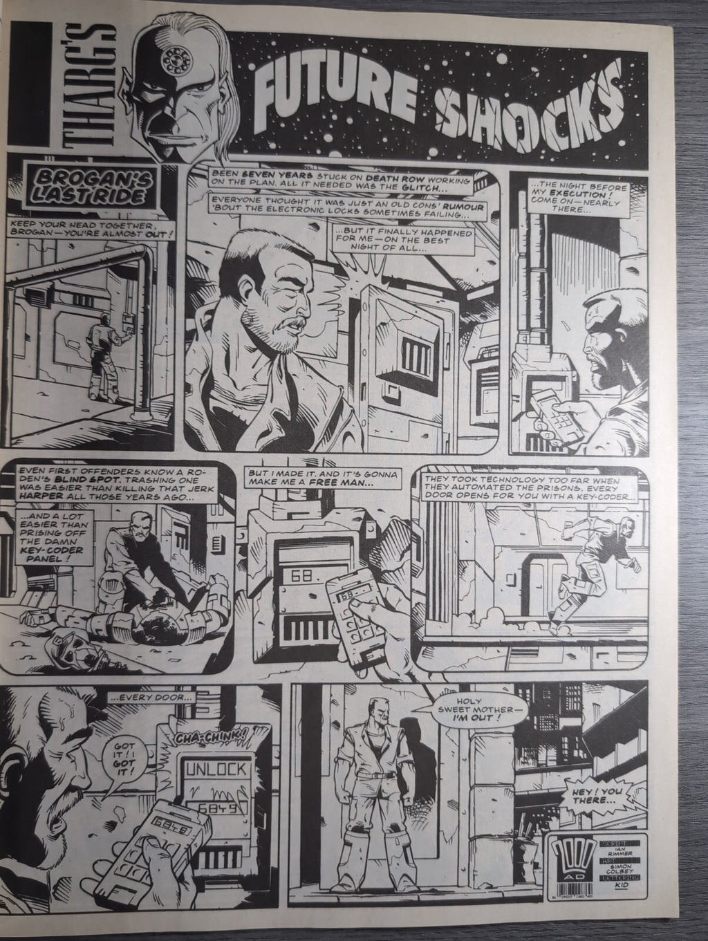 2000AD Prog 647 Featuring Judge Dread Comic 7th Oct 1989 Vintage Retro Comic - Retrorama UK
