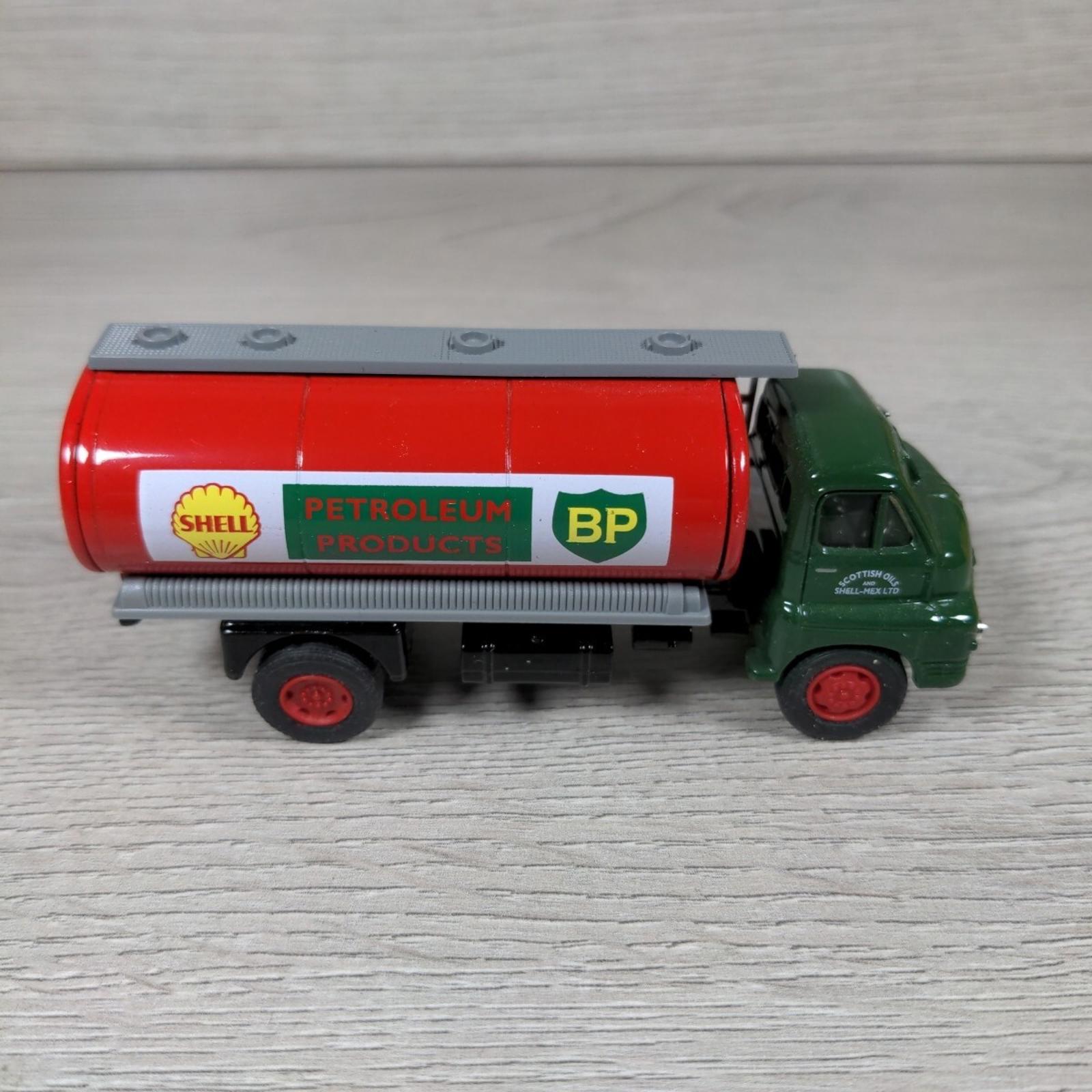 Vanguards Bedford S Type Tanker VA7001 1:64 Scale Diecast Model Truck