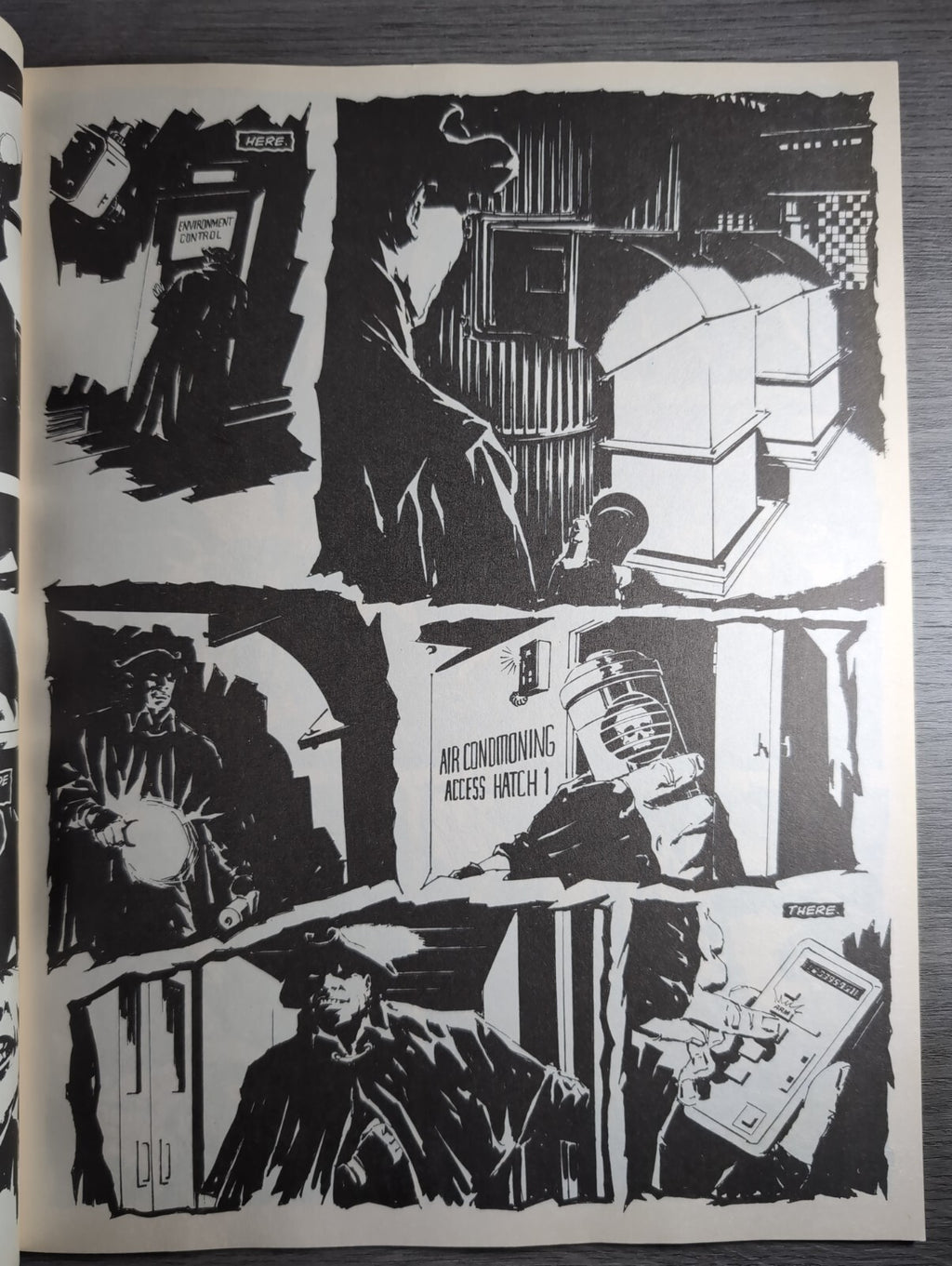 2000AD Prog 717 Featuring Judge Dredd Comic 9th Feb 1991 Vintage Retro Comic