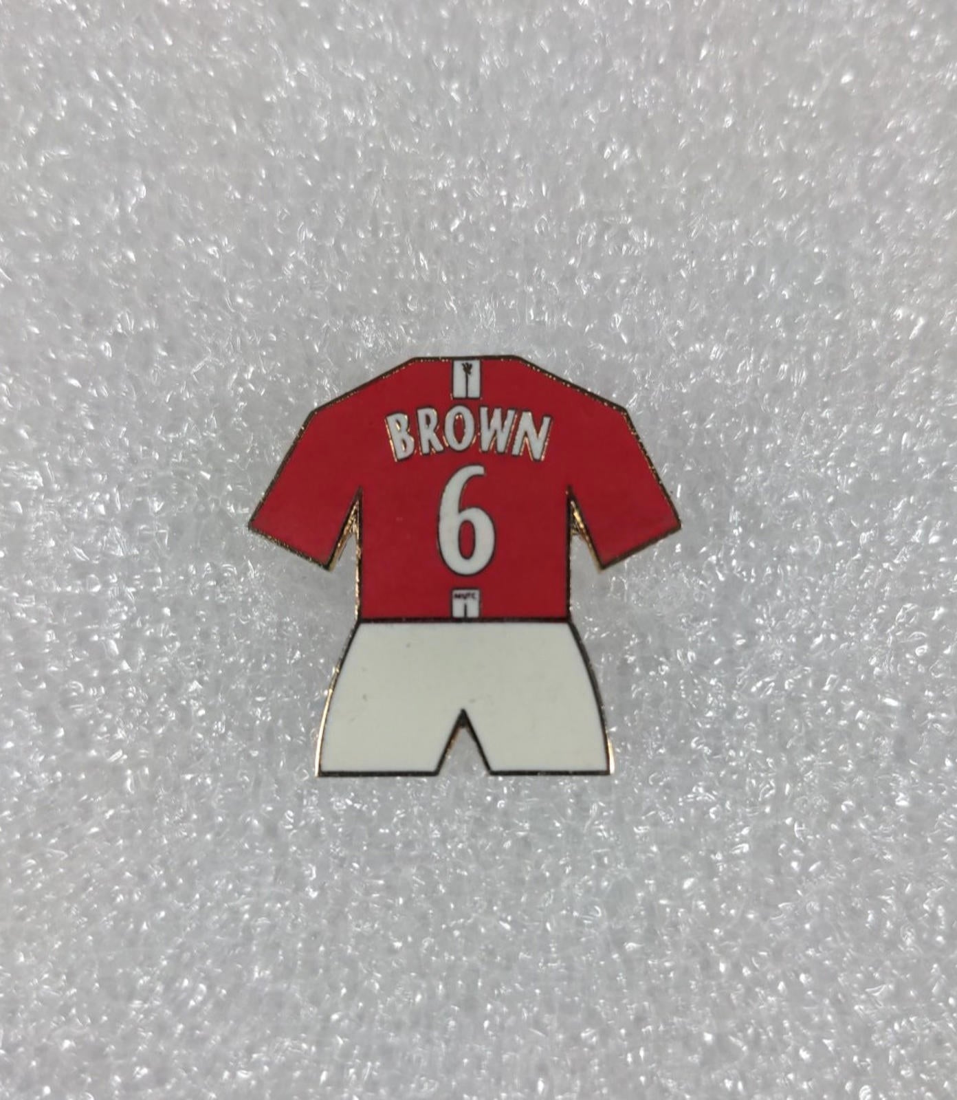 Manchester United Football Club Brown No6 Shirt Enamel Pin Badge - Retrorama UK