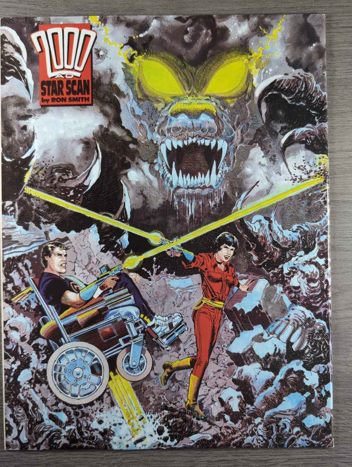 2000AD Prog 697 Featuring Judge Dredd Comic 22nd Sept  1990 Vintage Retro Comic