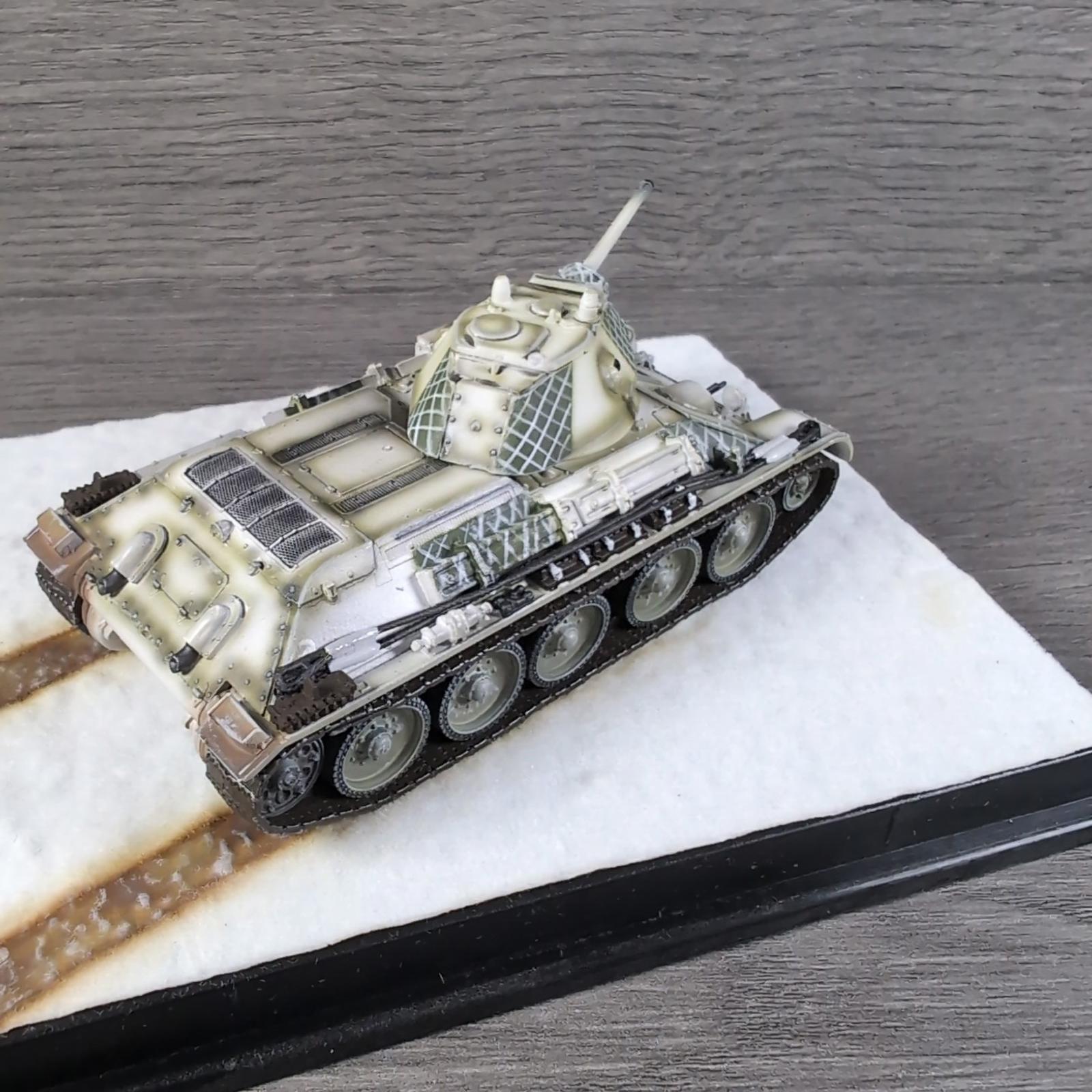 Dragon Armor T-34/76 MOD.1941 1st Guards Tank Brigade Moscow 1942 1:762 Scale