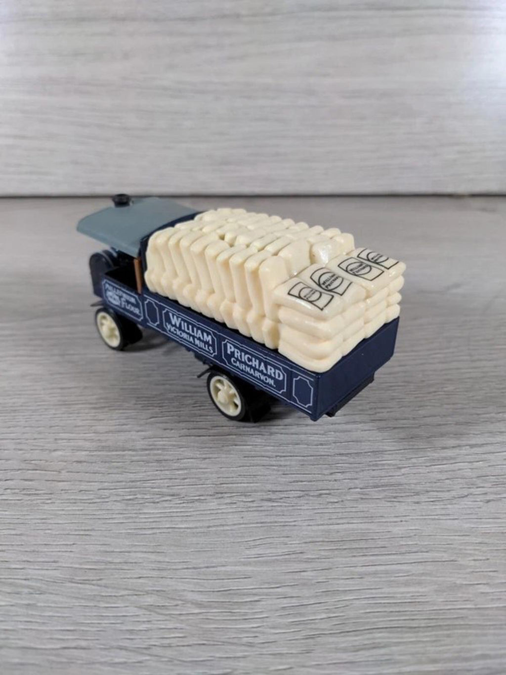 Matchbox Models of Yesteryear Y-8 1917 Yorkshire Steam Wagon Diecast Model - Retrorama UK