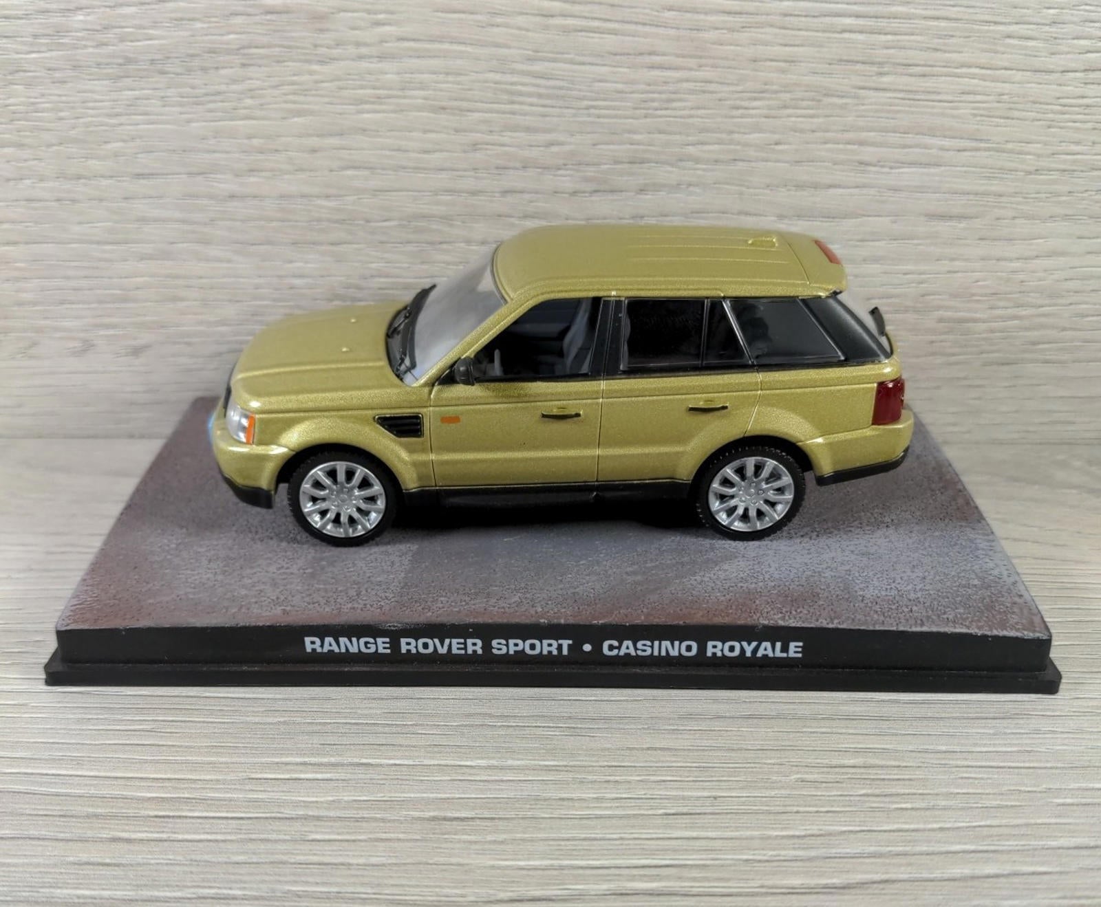 Eaglemoss James Bond 007 Range Rover Sport Diecast Car 1:43 Scale Casino Royale