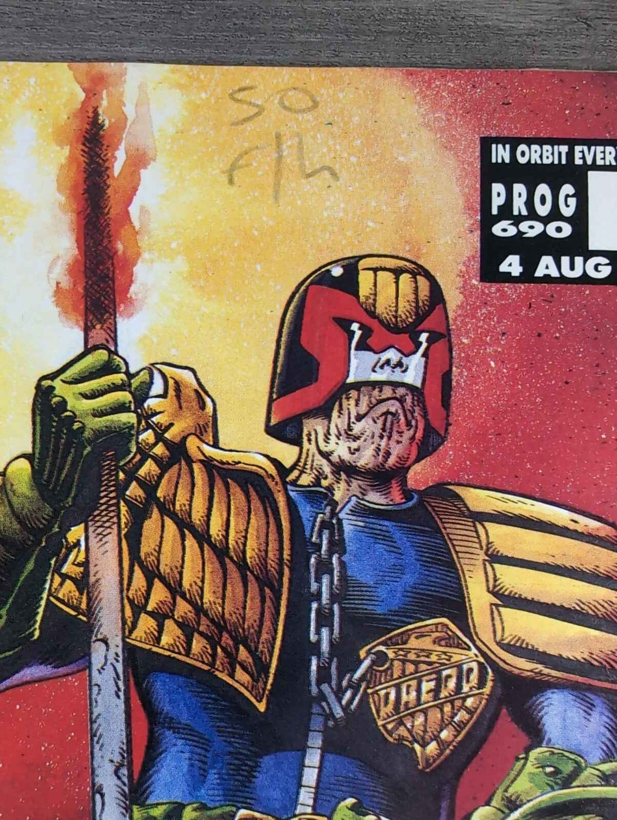 2000AD Prog 690 Featuring Judge Dredd Comic 4th August 1990 Vintage Retro Comic