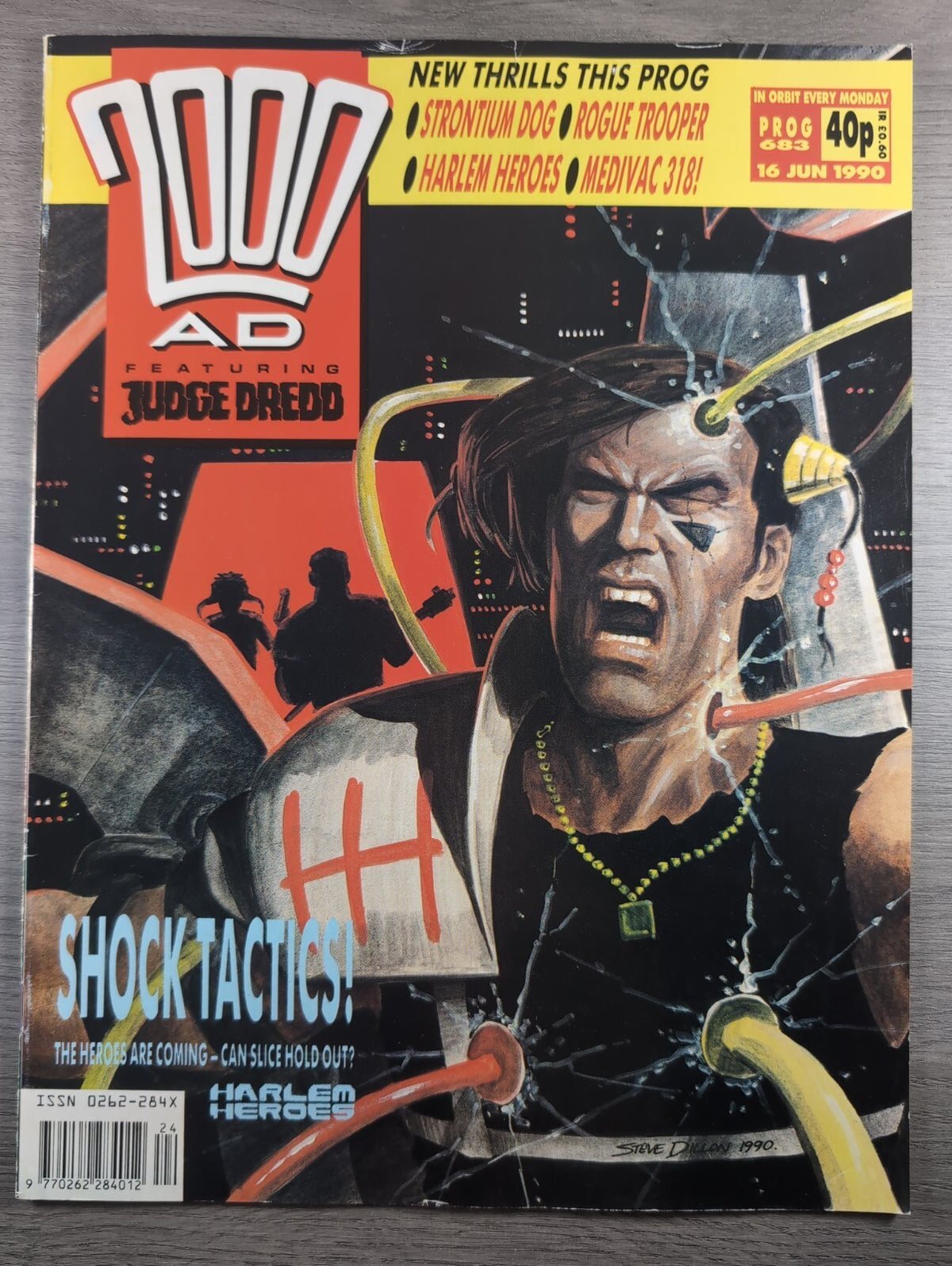 2000AD Prog 683 Featuring Judge Dredd Comic 16th June 1990 Vintage Retro Comic