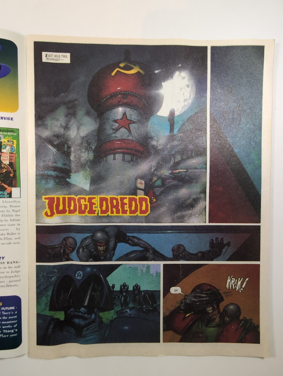 2000AD Prog 830 Featuring Judge Dredd Comic 10 Apr 1993 With Free Gift Attached