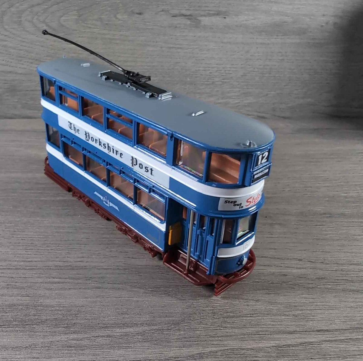 Exclusive First Editions E14301 Yorkshire Post Stylo Leeds Transport 1:76 Scale