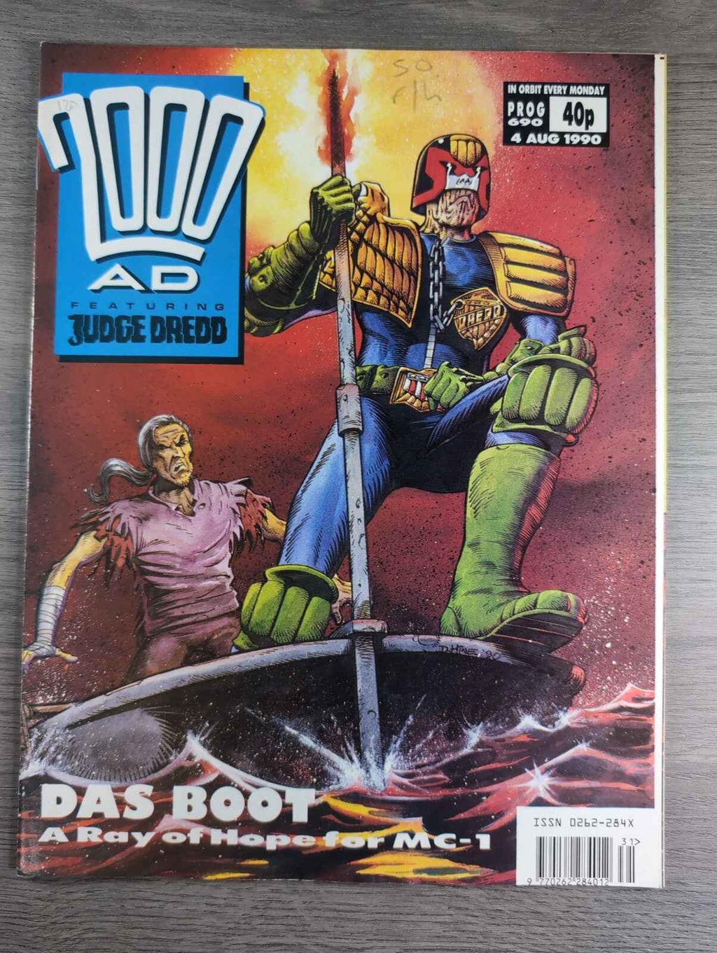 2000AD Prog 690 Featuring Judge Dredd Comic 4th August 1990 Vintage Retro Comic