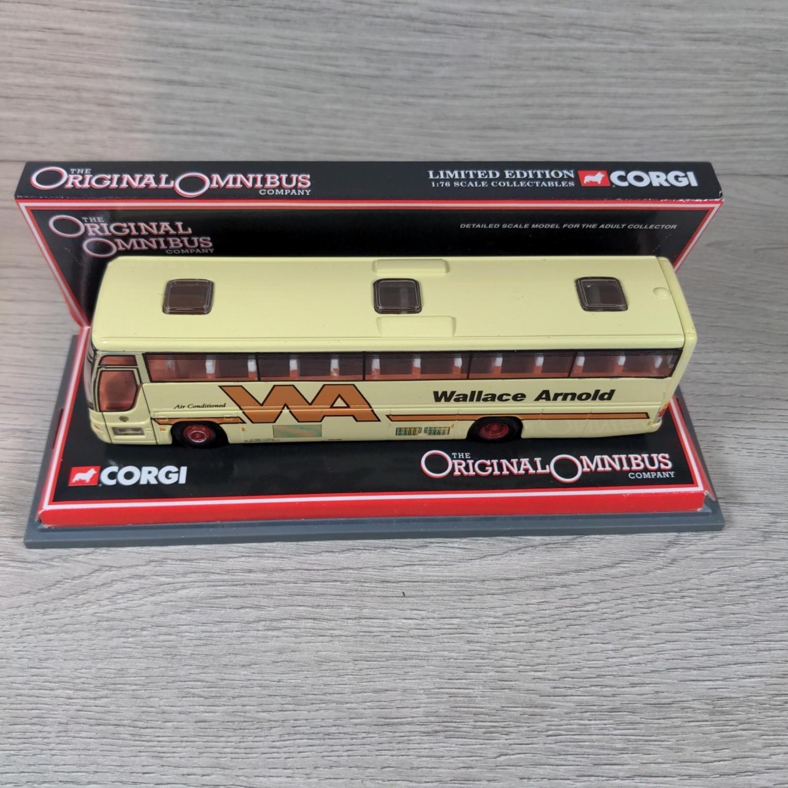 Corgi Original Omnibus 43801 Plaxton Excalibur Wallace Arnold Die-Cast Model