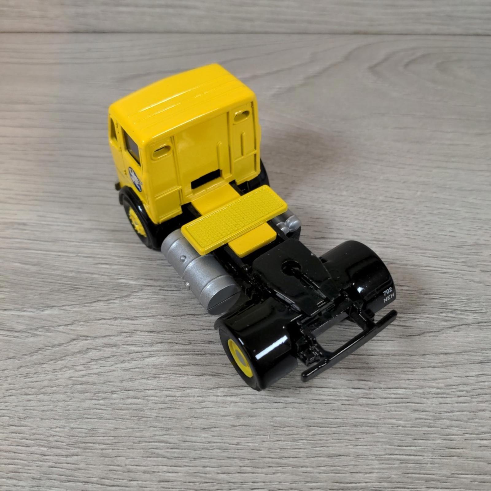 Corgi Classics 24701 Michelin Leyland Beaver Box Trailer Set Die-Cast Model
