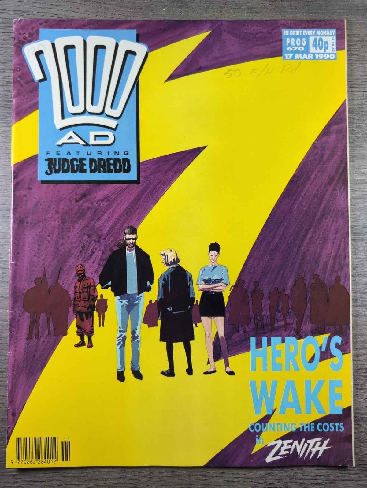2000AD Prog 670 Featuring Judge Dredd Comic 17th March 1990 Vintage Retro Comic