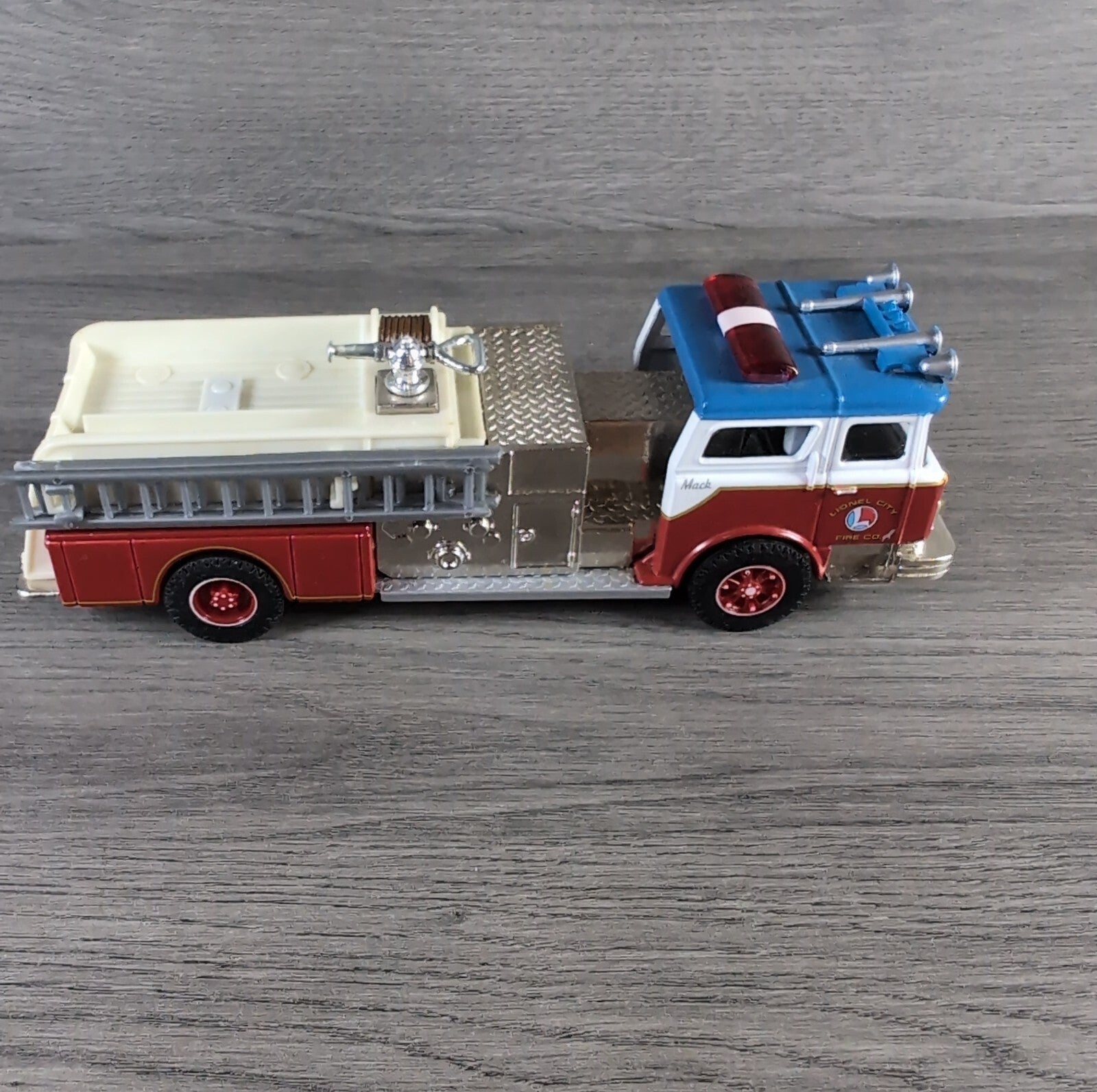 Corgi Classics 52002 Mack CF Pumper Lionel City Fire Co Die-Cast Model