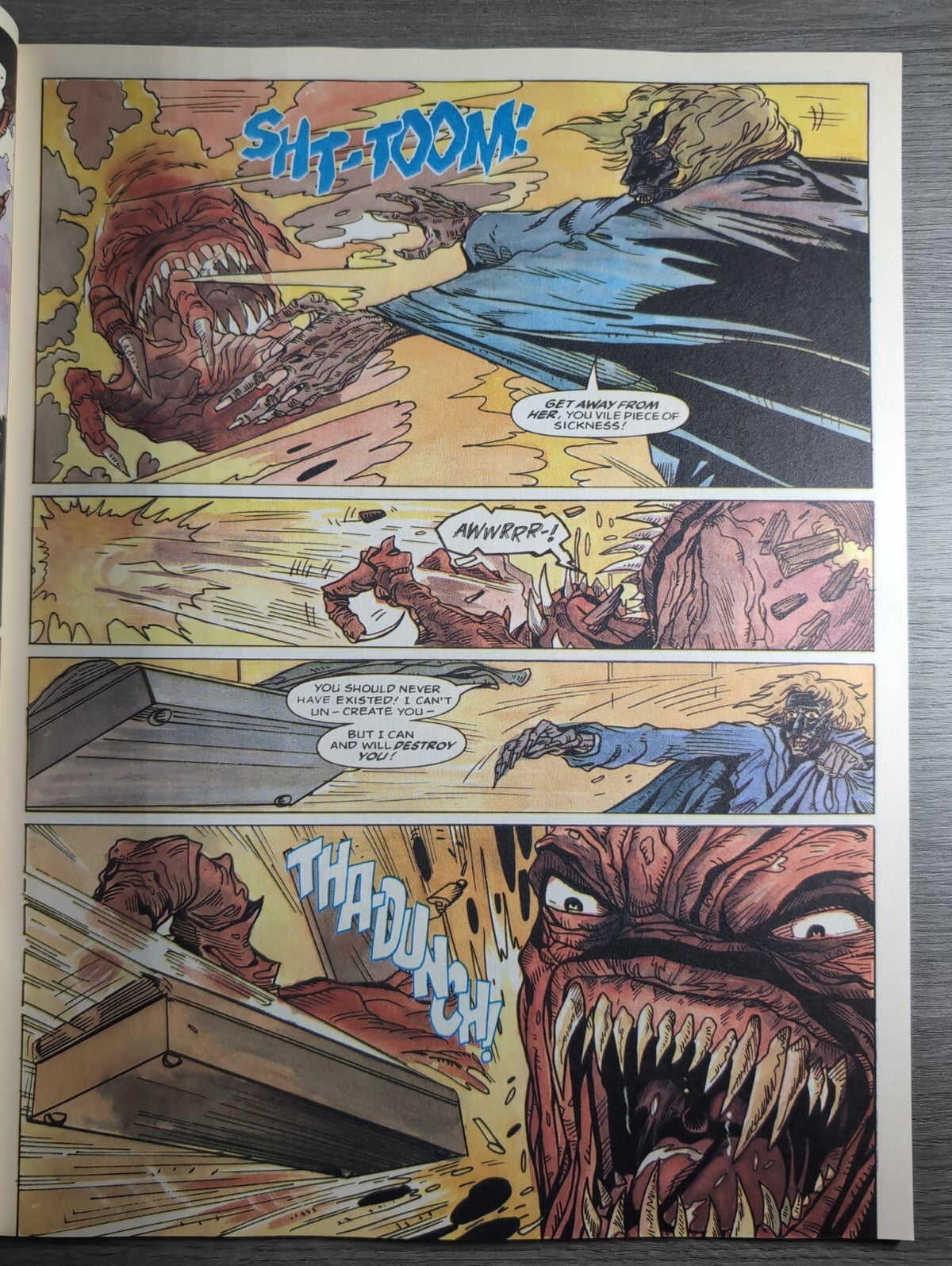 2000AD Prog 882 Featuring Judge Dredd Comic 8th April 1994 Vintage Retro Comic