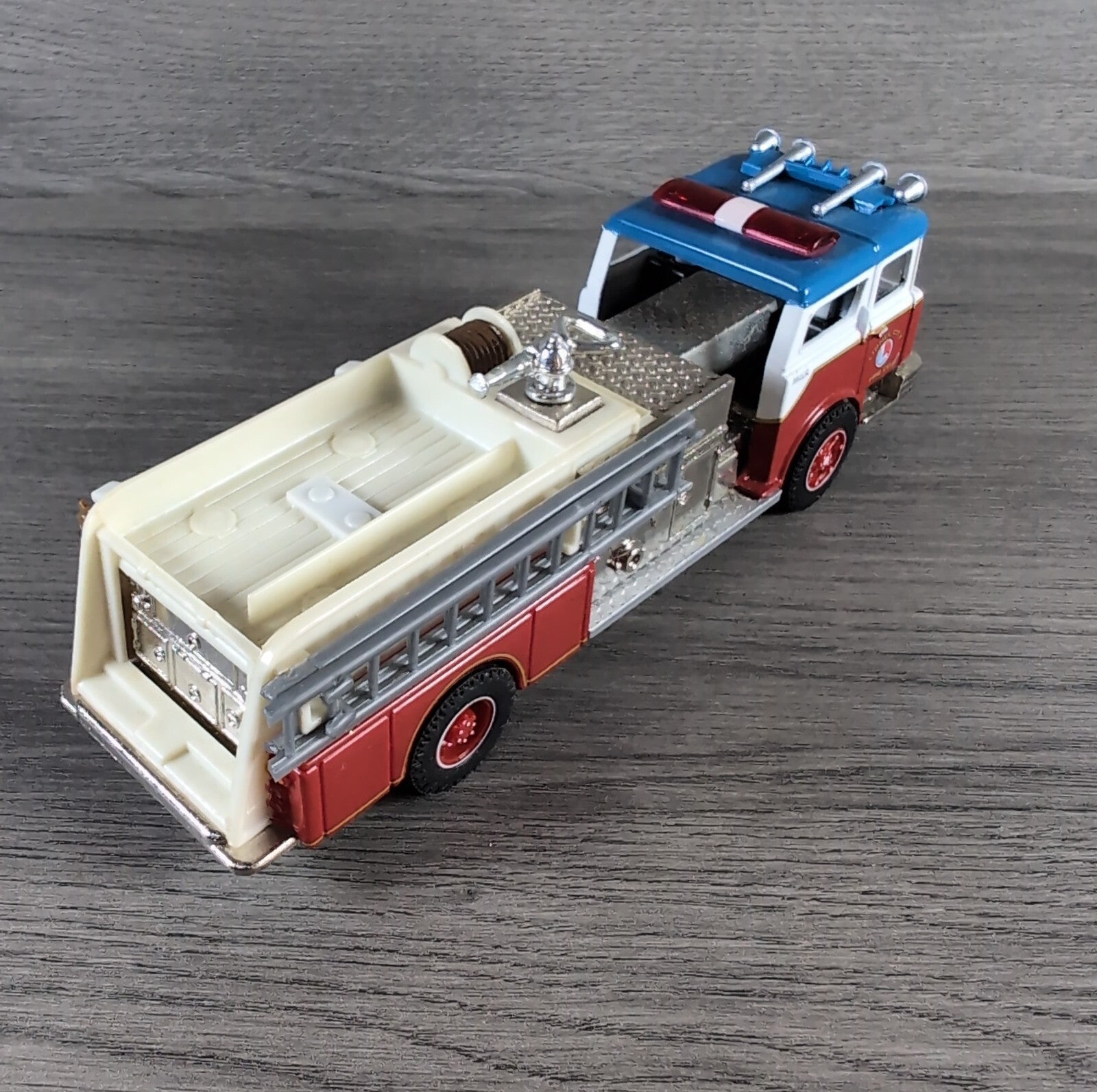 Corgi Classics 52002 Mack CF Pumper Lionel City Fire Co Die-Cast Model