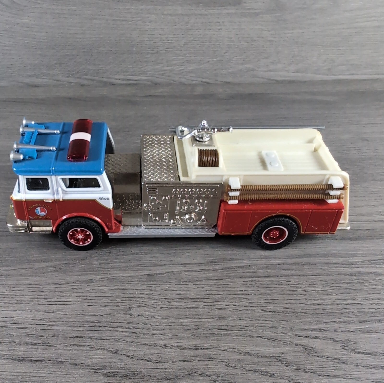 Corgi Classics 52002 Mack CF Pumper Lionel City Fire Co Die-Cast Model