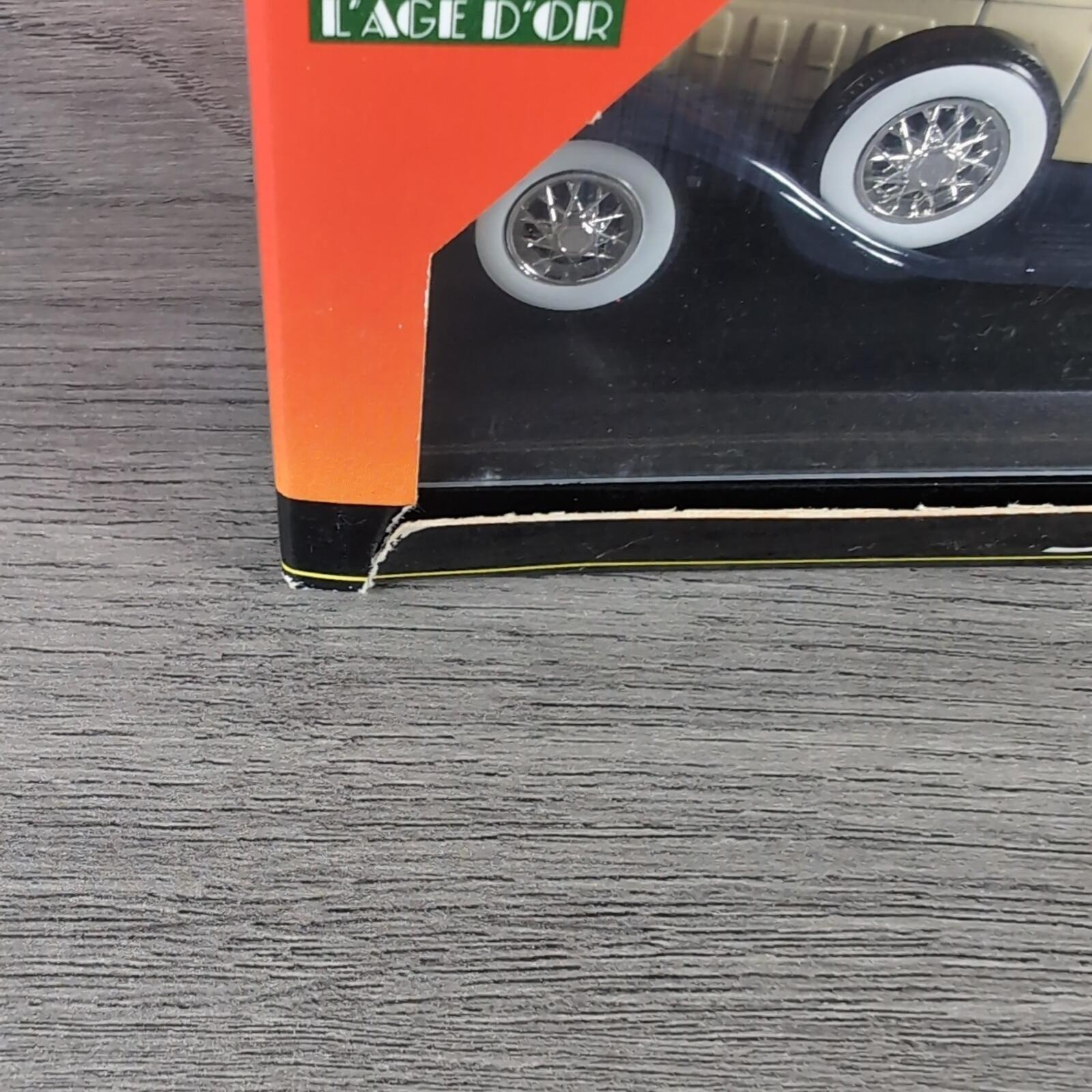 Solido Cadillac Van 1:43 Scale Diecast Model Van