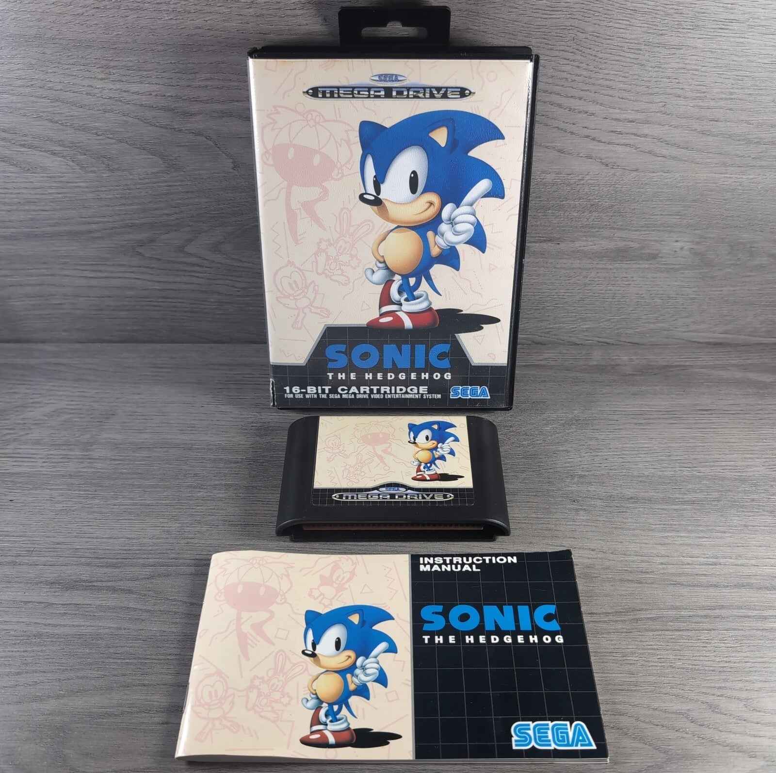 Sonic The Hedge Sega Mega Drive Game & Manual Tested & Working UK PAL Region
