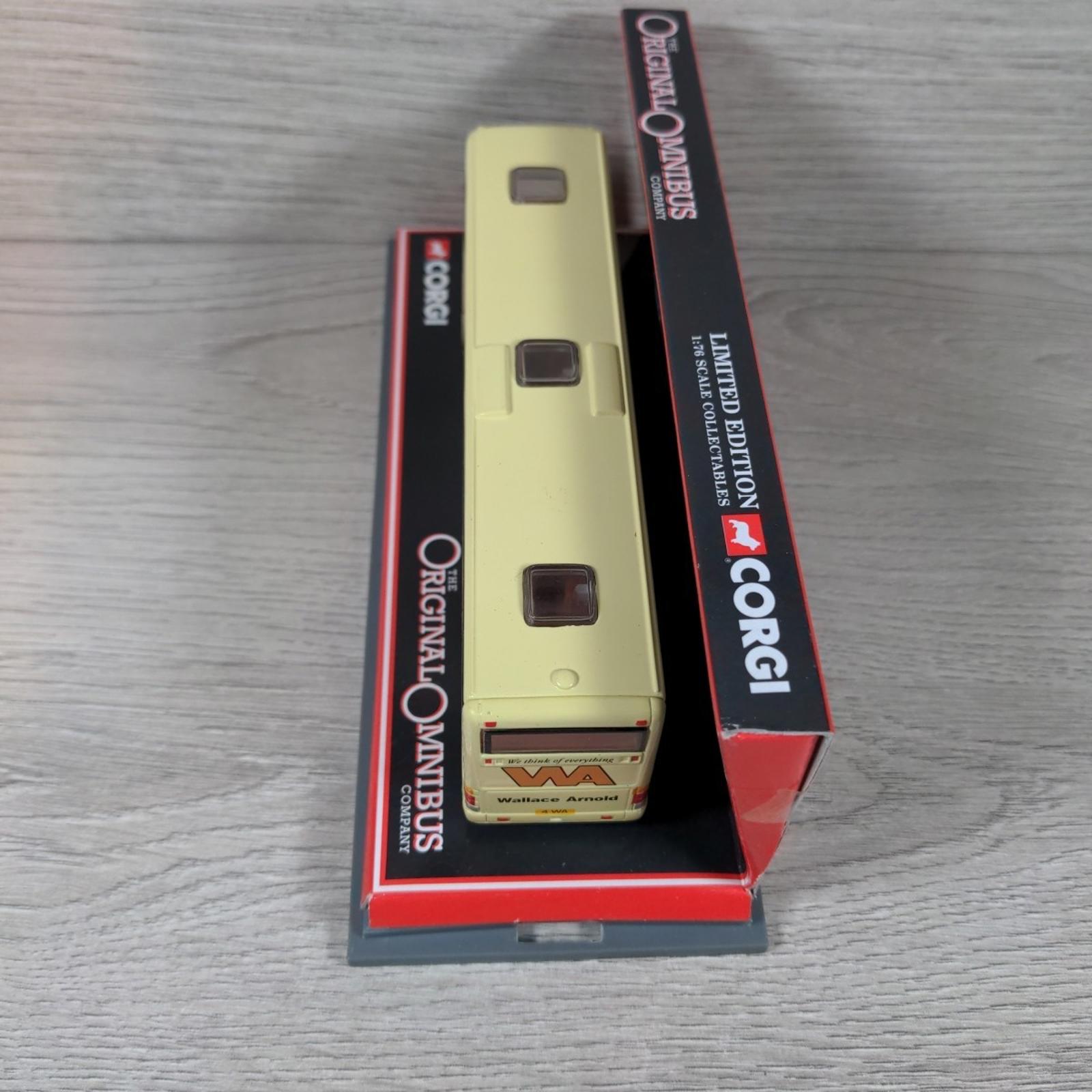 Corgi Original Omnibus 43801 Plaxton Excalibur Wallace Arnold Die-Cast Model