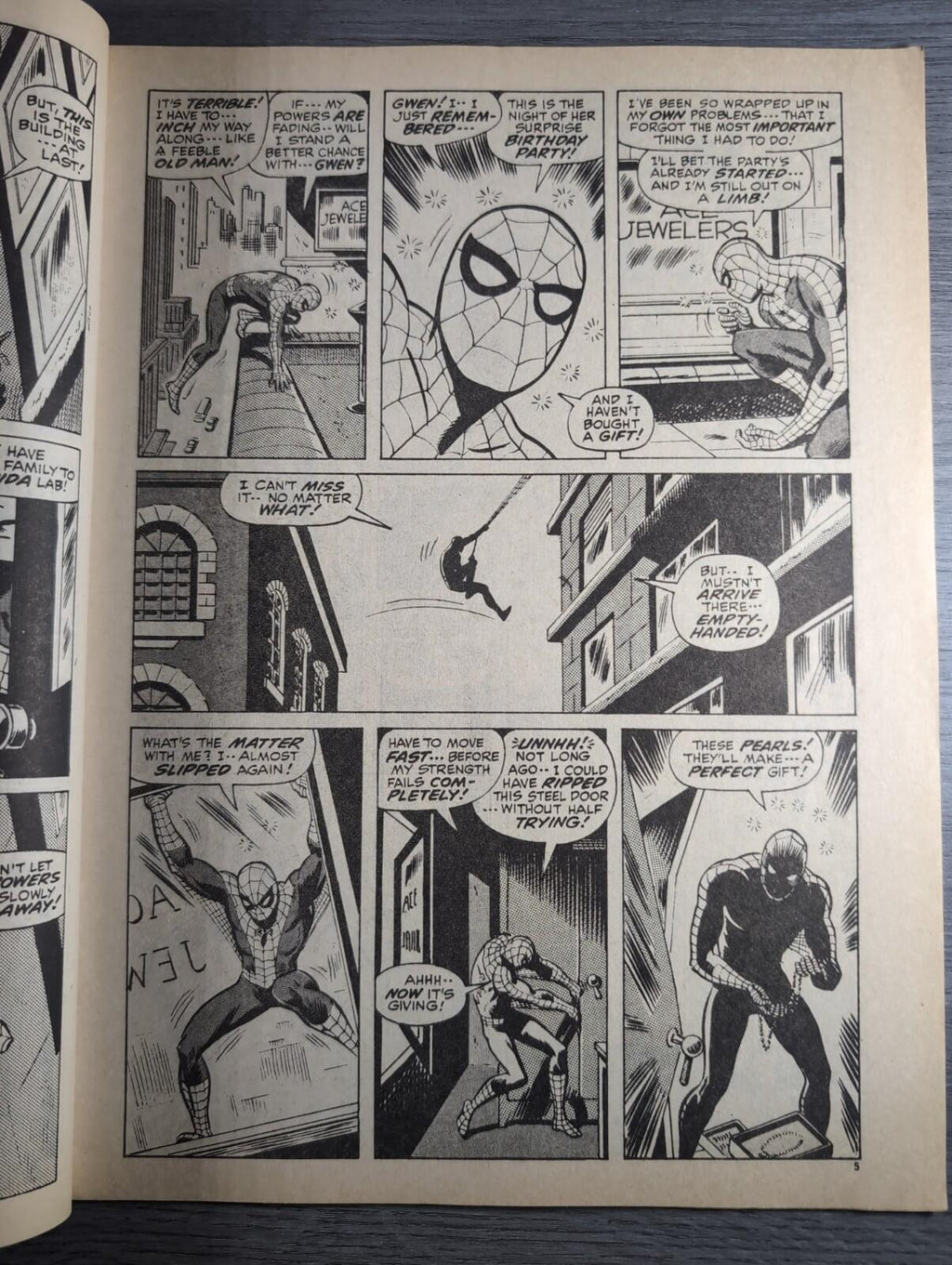 Spider-Man Comics Weekly No 111 Marvel Comics UK 29th March 1975 Vintage Comic
