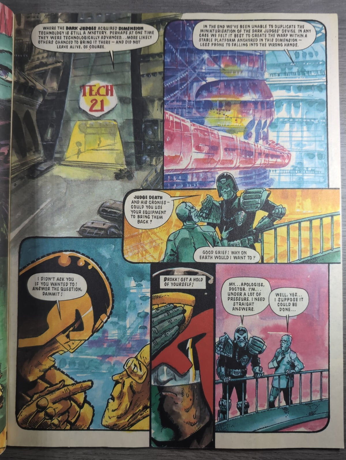 2000AD Prog 679 Featuring Judge Dredd Comic 19th May 1990 Vintage Retro Comic