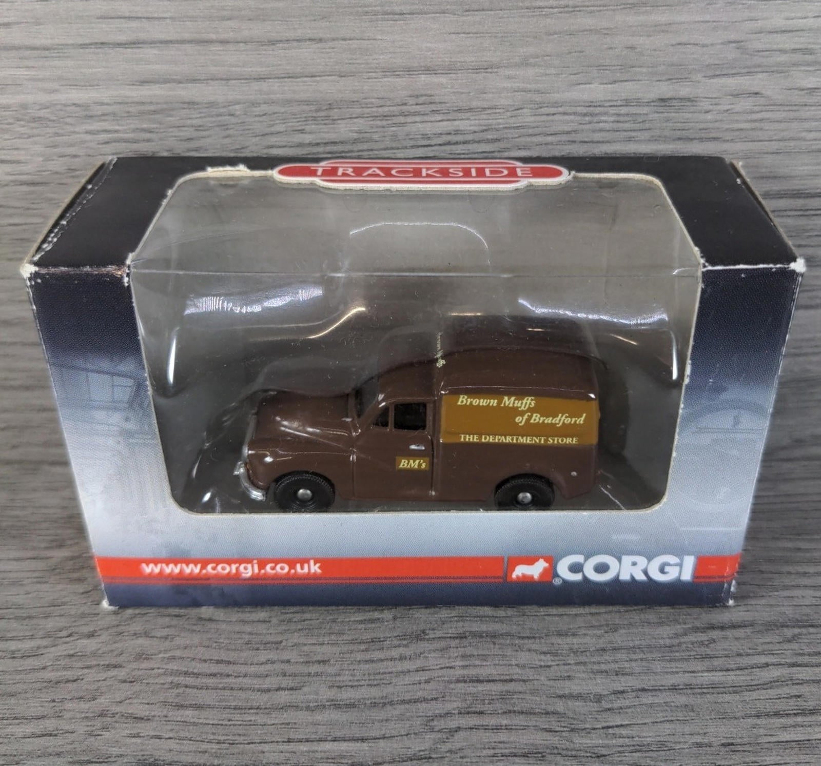 Corgi Trackside Morris 100 Brown Muffs of Bradford 1:76 Die-Cast Scale Model