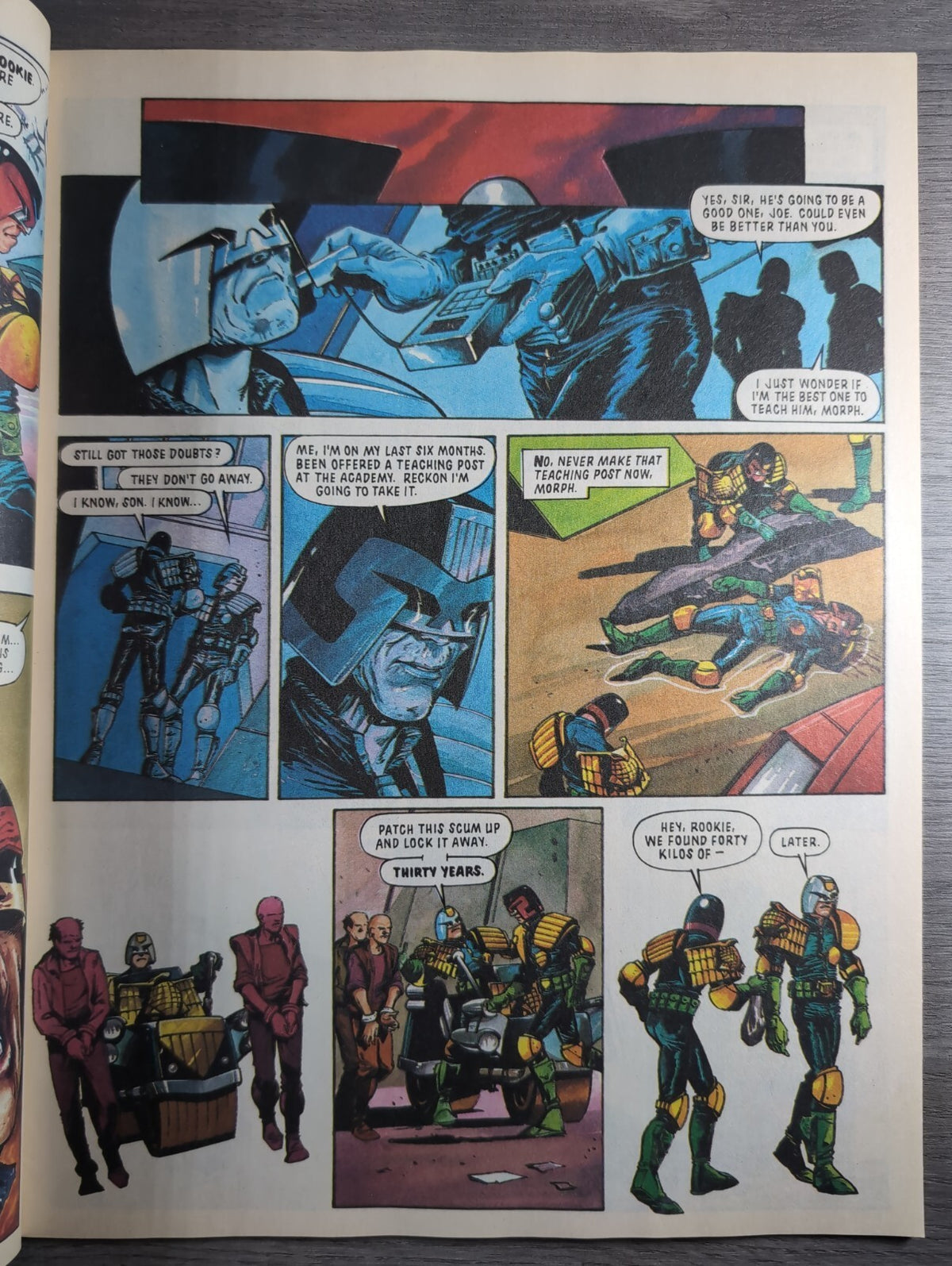 2000AD Prog 667 Featuring Judge Dread Comic 24th Feb 1990 Vintage Retro Comic - Retrorama UK