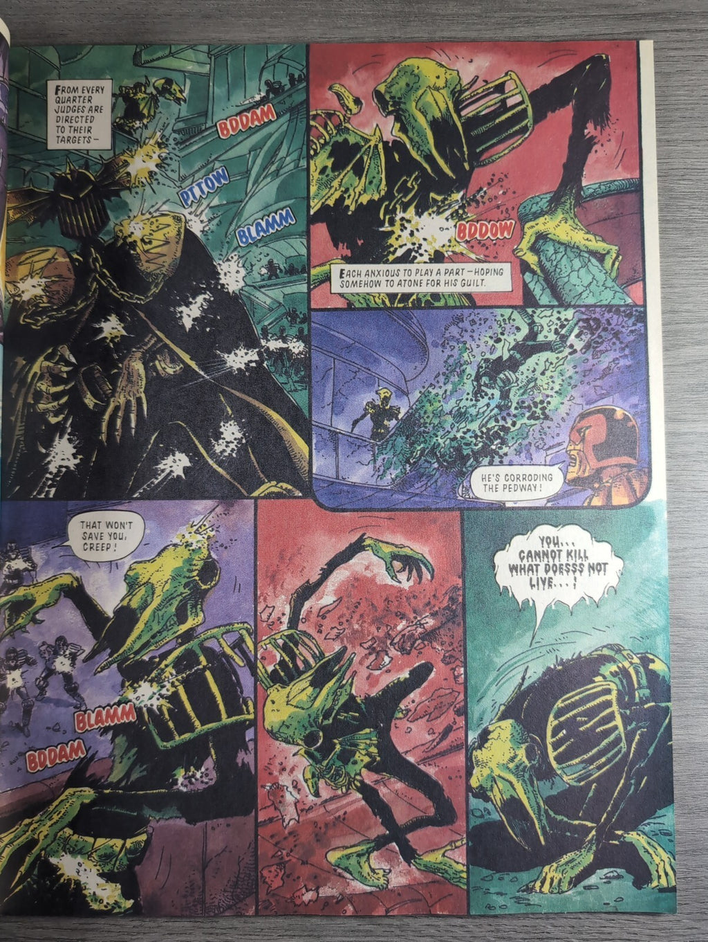 2000AD Prog 696 Featuring Judge Dredd Comic 15th Sept 1990 Vintage Retro Comic
