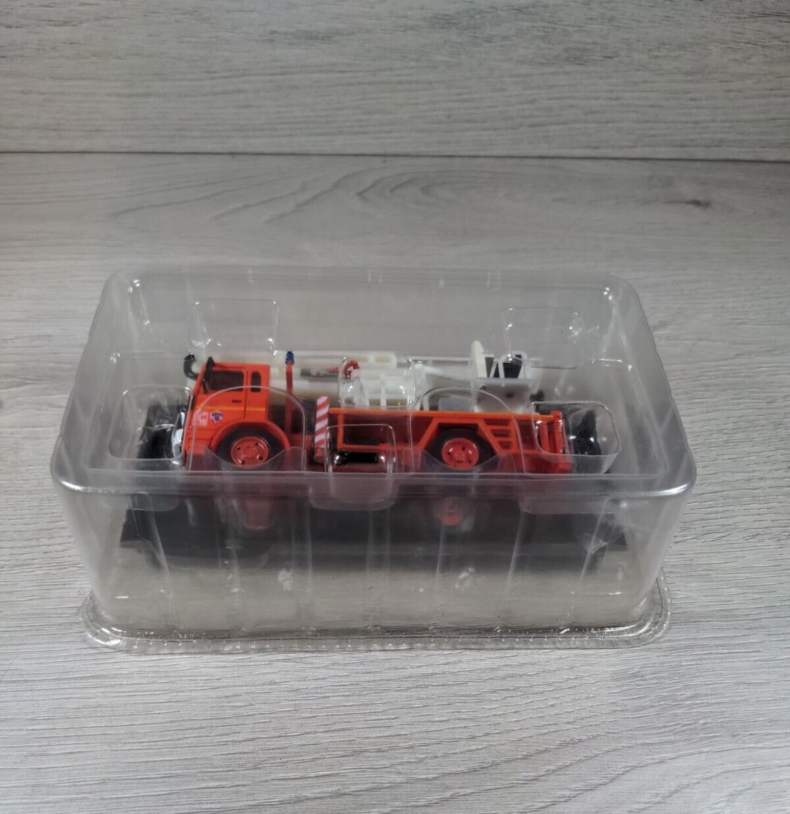 Del Prado Fire Engines of the World 1995 CBEA 18M Renault 1:64 Scale Sealed